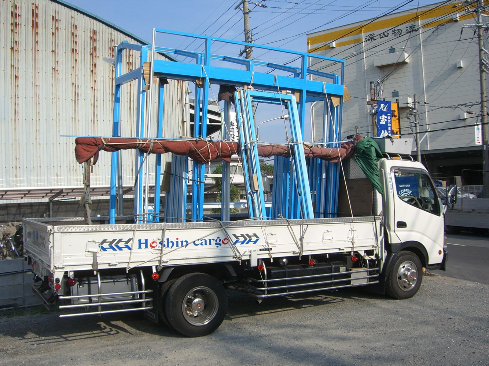 大きな窓枠(サッシ)など馬付車両で・・・